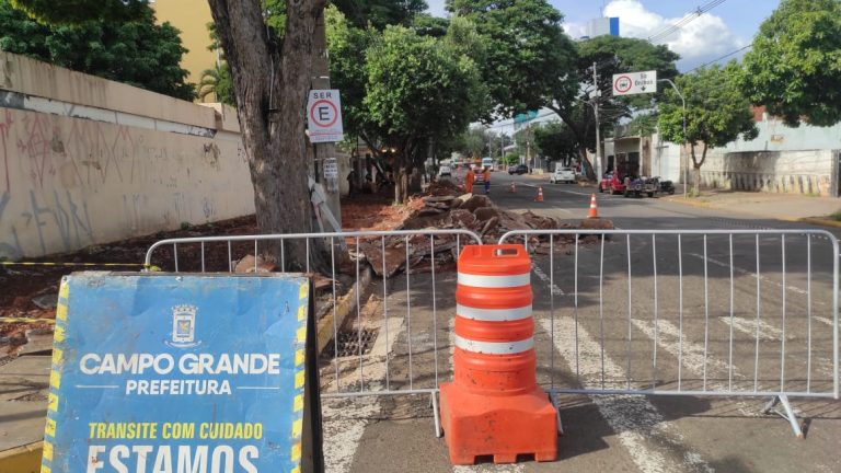 Com obras na rua 26 de agosto, ônibus sofrem mudanças nas rotas - Foto: PMCG