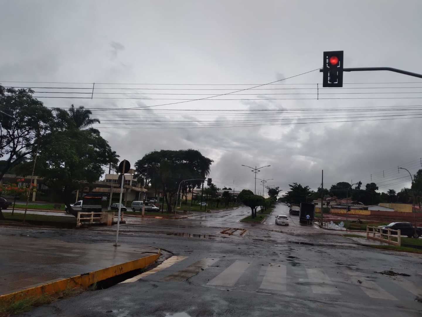 A tendência segundo o Climatempo é de mais chuva no período da tarde e a noite - TALITA MATSUSHITA