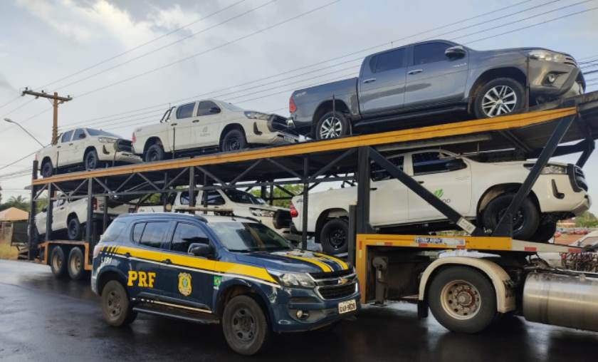 As placas pertenciam a outro veículo do Exército Brasileiro - Reprodução/PRF