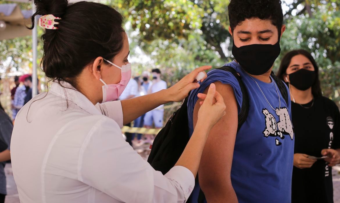 Em Paranaíba o local para vacinação dos estudantes será na escola José Garcia Leal, das 8h às 20h. - Reprodução