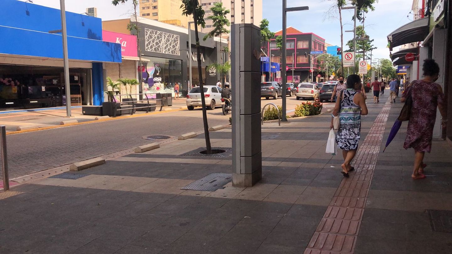 Movimento na rua 14 de Julho no início do mês - Arquivo/CBN