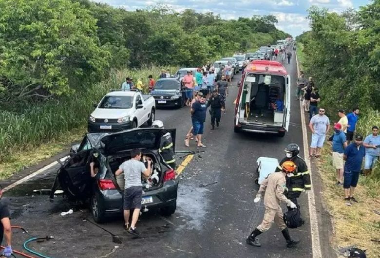 Pista ficou interditada durante atendimento a ocorrência - José Almir Portela