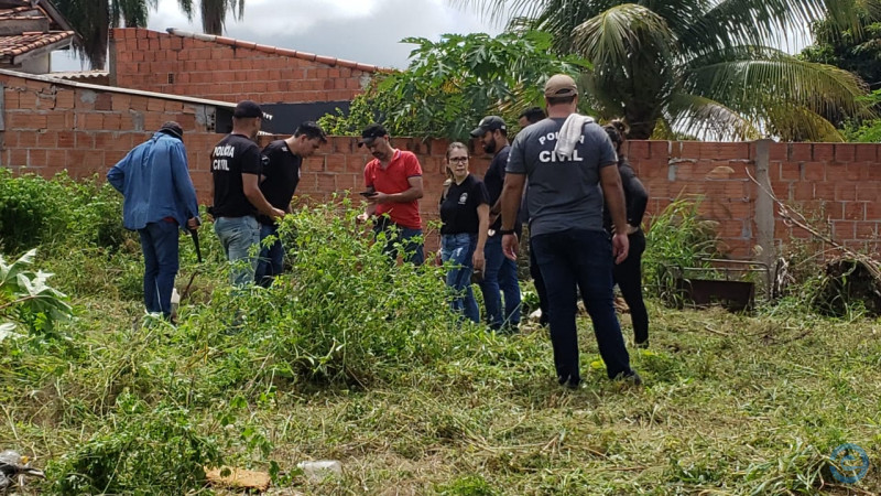 Terreno onde foi descartada a faca do crime - PC de Souza