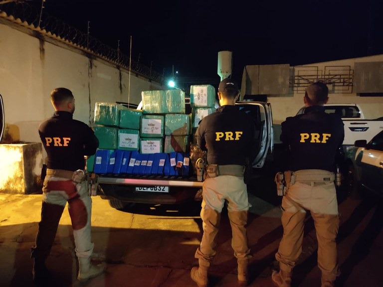 PRF apreende veículo que transportava quase 400kg de maconha - Redes Sociais