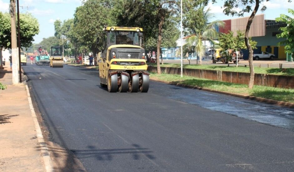 O prefeito Maycol Queiroz divulgou os trechos de ruas e avenidas que receberão recapeamento a quente em Paranaíba - Arquivo - RCN 67