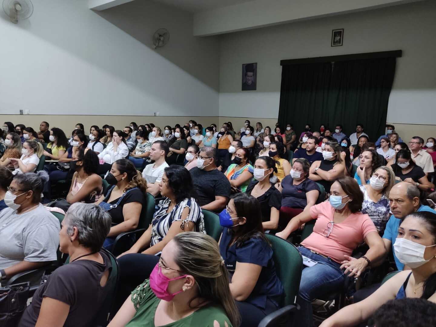 Enfermeiros e técnicos reunidos em assembleia extraordinária - Foto: Divulgação Sinte/PMCG