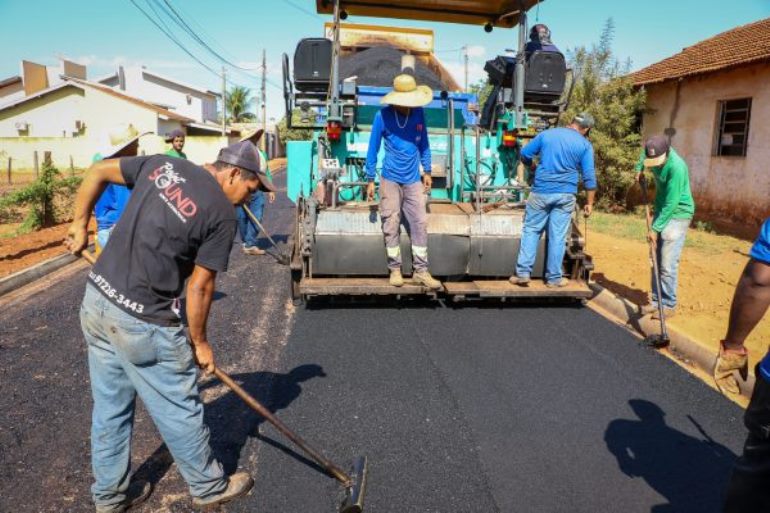 Algumas ruas da cidade estão passando por obras de pavimentação. - Divulgação/Assessoria