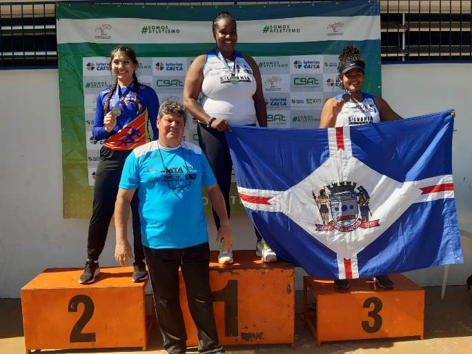 A equipe de atletismo da Secretaria Municipal de Esporte, Juventude e Lazer (Sejuvel) esteve presente na competição com seis jovens competidoras - Divulgação/Assessoria