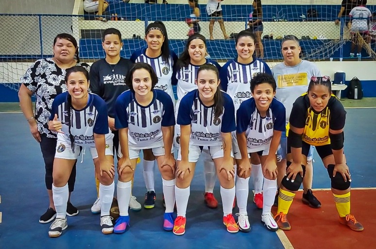 As treinadoras Angélica e Glau estão há mais de 15 anos a frente do futsal feminino voluntário em Três Lagoas - Divulgação/Assessoria