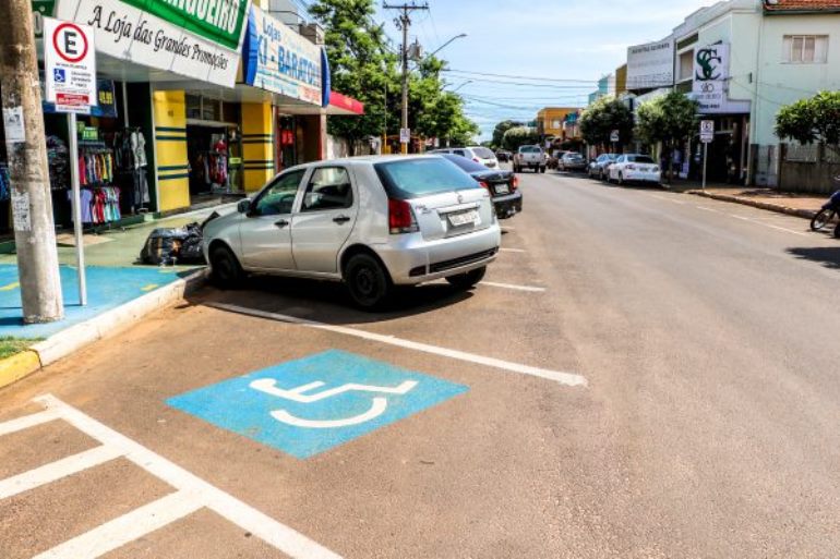 O direito é conferido à pessoa com mobilidade reduzida, seja ele condutor ou passageiro. - Divulgação/Assessoria