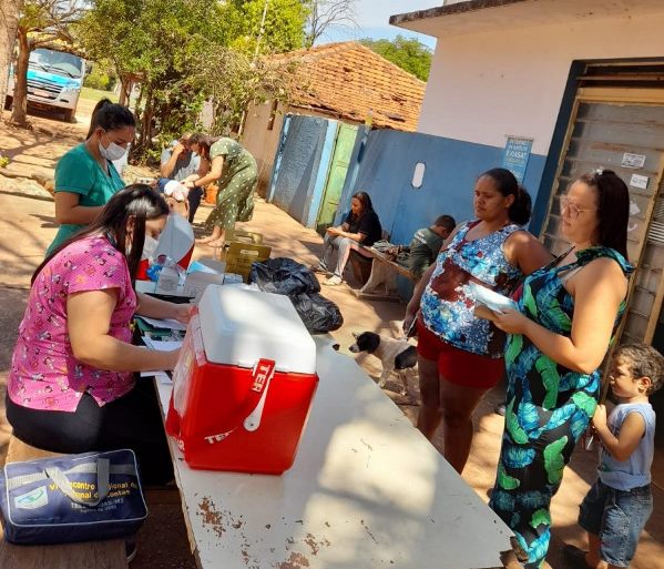 Além de oferecer vacinação de Covid-19, Influenza e a atualização do cartão de vacinação, a Campanha também disponibiliza vacina para cães e gatos. - Divulgação/Assessoria