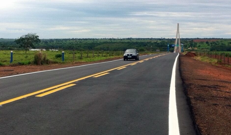 Ele se jogou em frente a veículo, no Km 16 da BR-497, rodovia que liga Paranaíba a Minas Gerais, próximo a ponte Alencastro sobre o rio Paranaíba, por volta das 8h50. - DIVULGAÇÃO