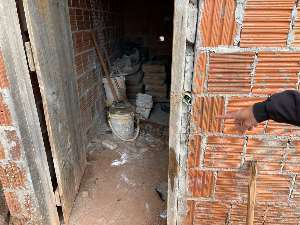 Ele apresentou imagens das câmeras de segurança da casa de um vizinho do local. - DIVULGAÇÃO