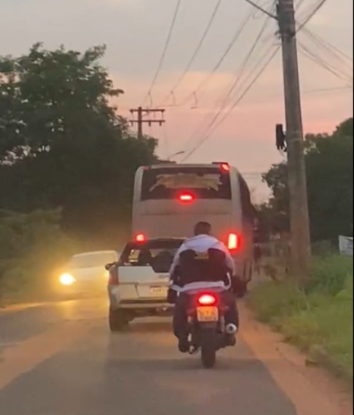 A infração ocorreu na rua Urias Ribeiro, no bairro Alto da Boa Vista, próximo a um colégio particular em um horário de pico - Divulgação/TVC