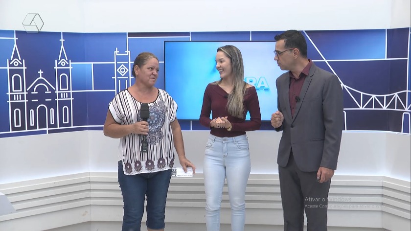 A entrega aconteceu durante o programa TVC Agora - Divulgação/TVC