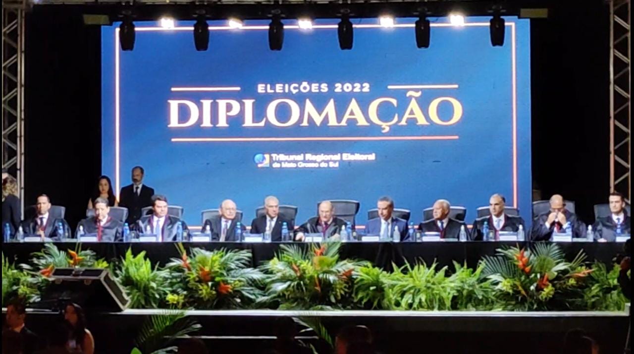 Mesa de autoridades durante a cerimônia de diplomação realizada pelo TRE-MS - Gerson Wassouf/CBN CG