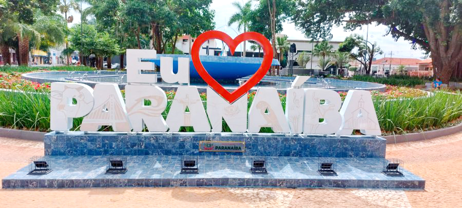 Paranaíba > ganhou novo símbolo na área central da cidade com a instalação do letreiro "Eu Amo Paranaíba" - Divulgação