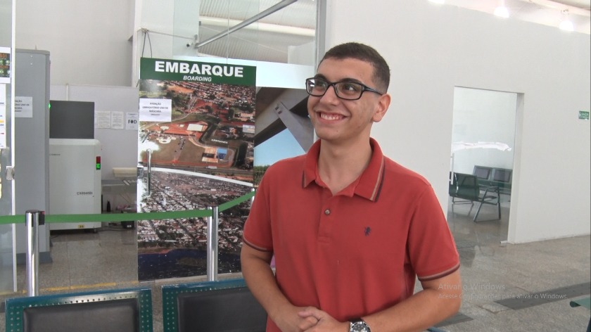 Além do João Gabriel, outros dois estudantes foram premiados, o segundo lugar e o terceiro ganharam um curso de alemão por 3 anos - Divulgação/TVC