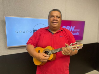 Cavaquinista e intérprete oficial da Escola Unidos do Bairro Cruzeiro foi o convidado de hoje - Foto: Isabelly Melo/CBN CG Cavaquinista e intérprete oficial da Escola Unidos do Bairro Cruzeiro foi o convidado de hoje - Foto: Isabelly Melo/CBN CG