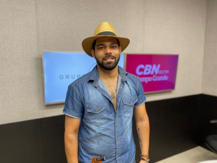 Cantor e compositor sul-mato-grossense está produzindo novo EP que será lançado neste ano - Foto: Isabelly Melo/CBN CG