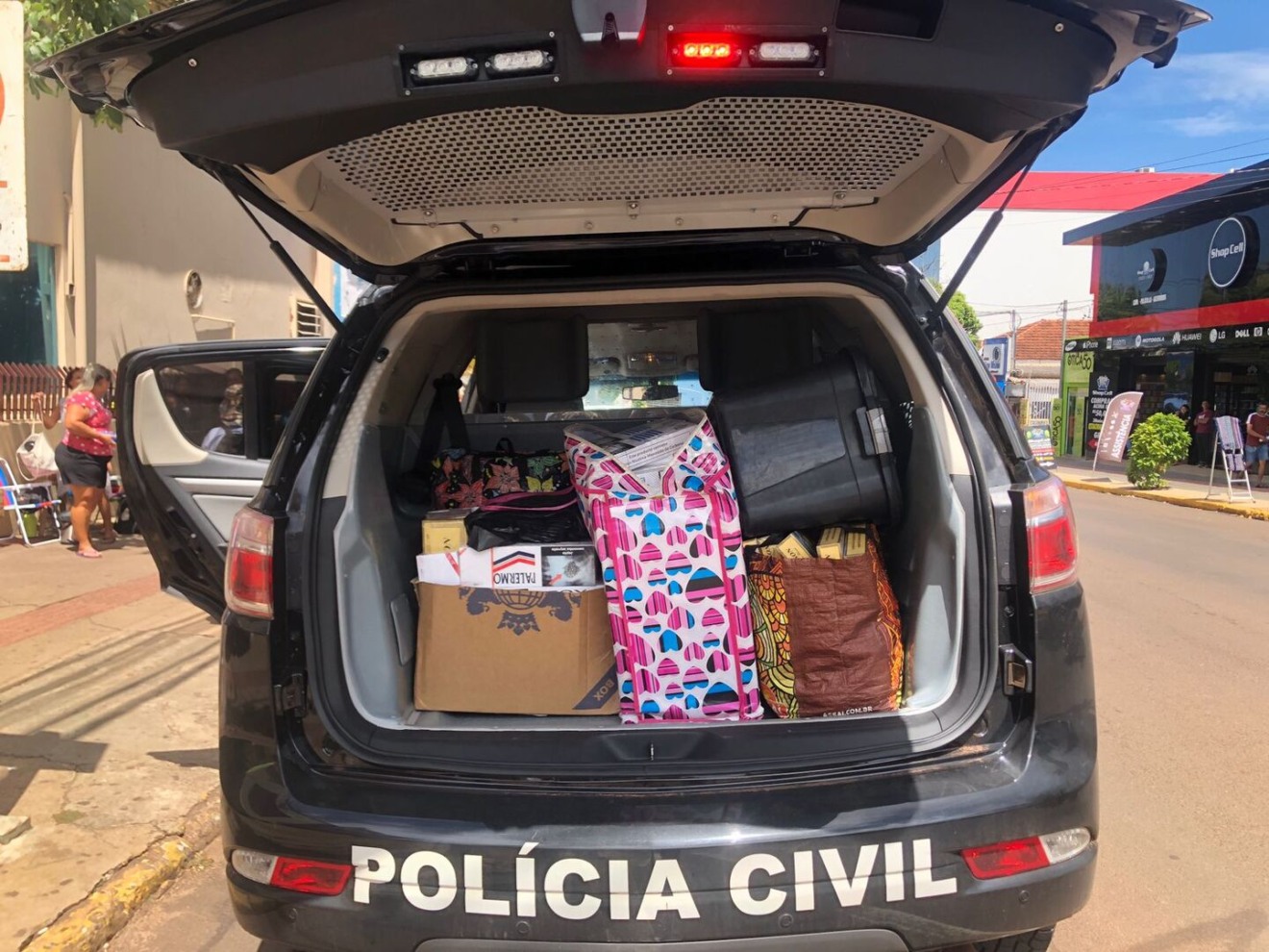 Material contrabandeado apreendido na abordagem - Fernando De Carvalho/CBN-CG