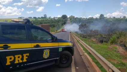 Via está interditada, sem previsão de retorno - Foto: Divulgação/PRF