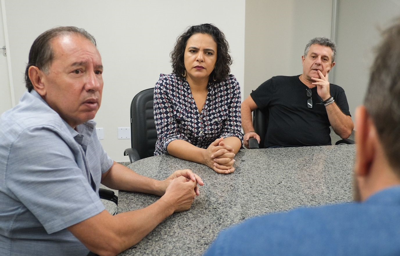 Reunião entre a futura deputada e demais parlamentares na sala da presidência da Alems - Foto: Divulgação/Alems