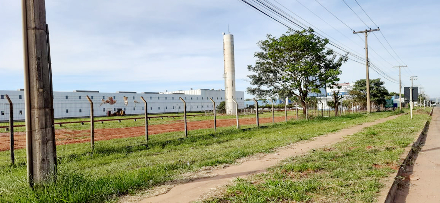 Finalidade > área de quase 105 mil m², com galpão de quase 20 mil m², onde funcionou a Mabel, vai abrigar várias empresas - Rosildo Moura/TVC