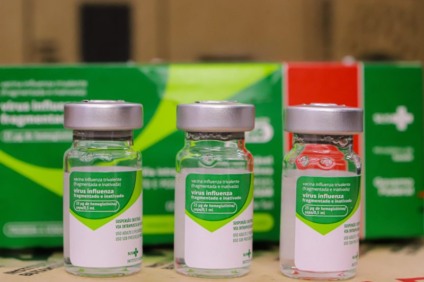 Foto: Vacina trivalente contra a gripe são produzidas pelo Instituto Butantan - (Foto: Roberto Dziura Jr/AEN)