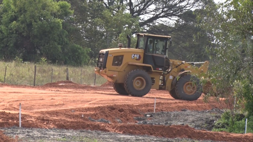 A pavimentação e construção de uma pista de caminhada no entorno da 2ª lagoa faz parte de um projeto para criar um parque urbano - Divulgação/TVC