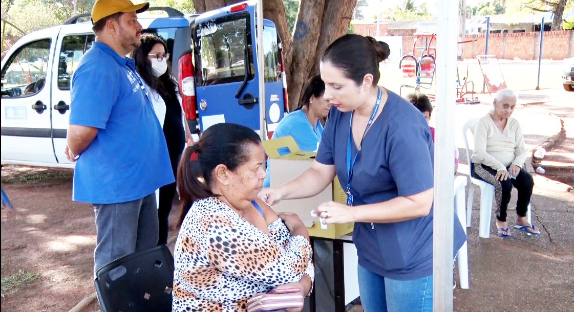 Imunização > Ação iniciou nesta semana no bairro Osmar Dutra, e deverá passar por outros locais - Reprodução TVC