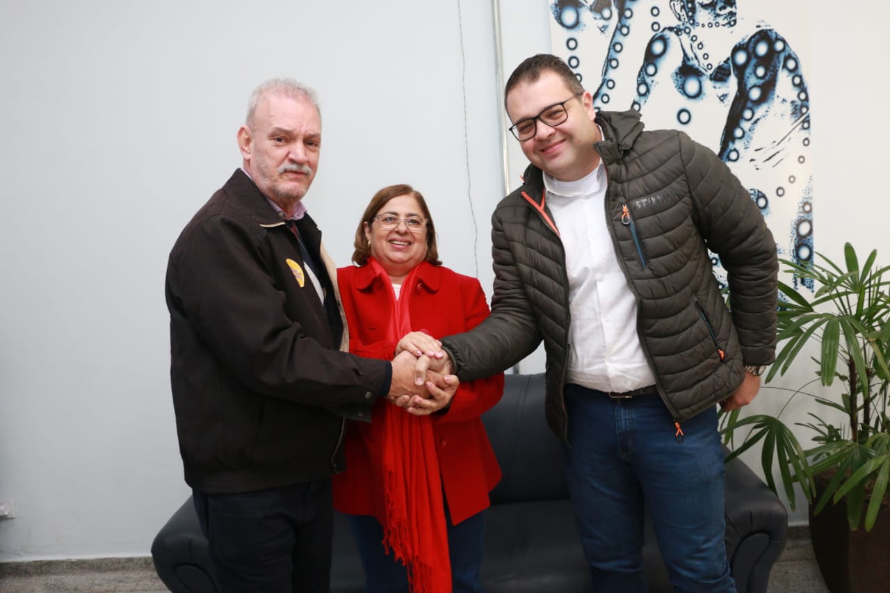 Prefeito Alan Guedes, Ministra Cida Gonçalves e o Deputado Geraldo Resende, na Capital. - Foto:Assecom