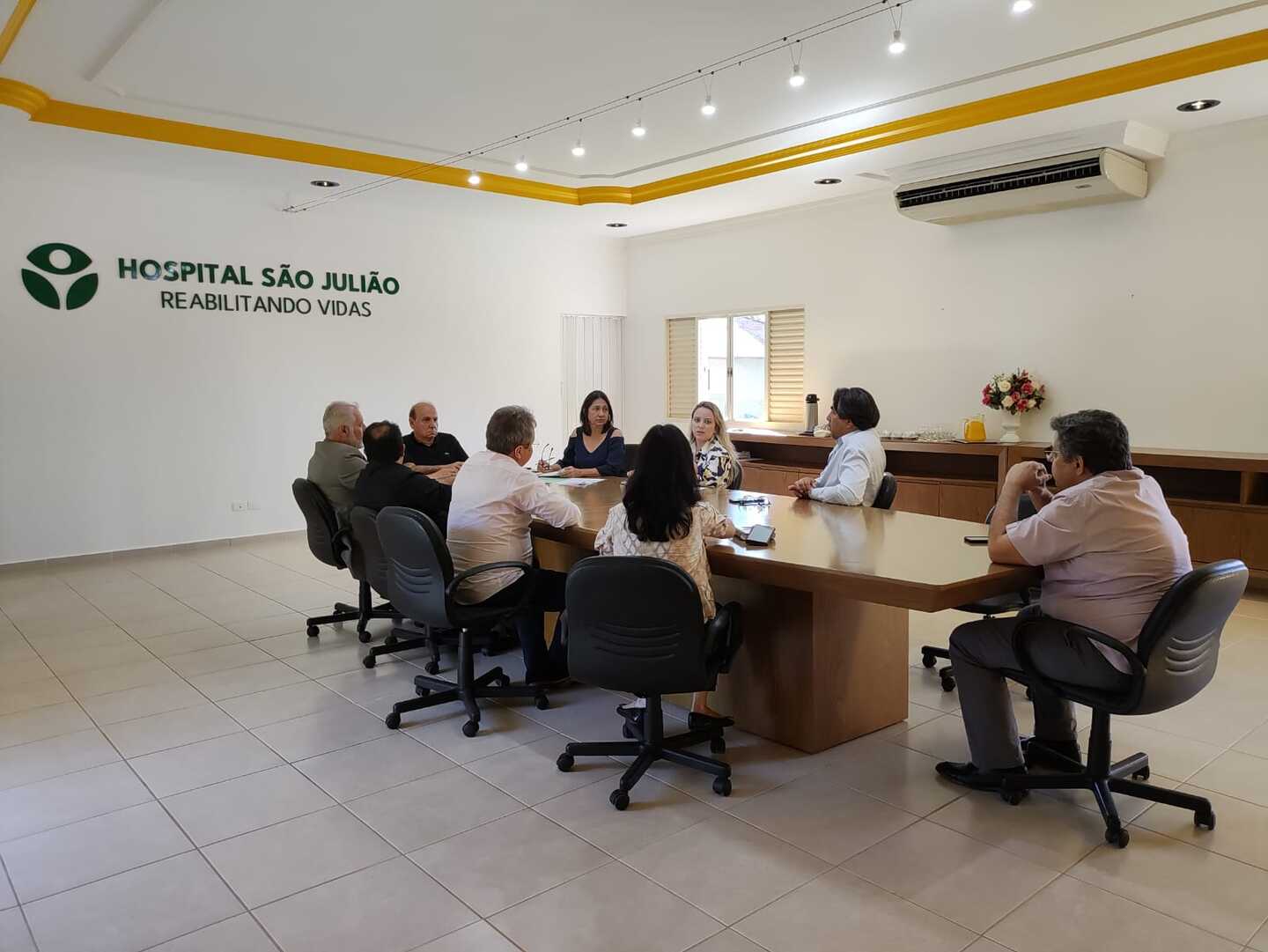 Reunião realizada nesta sexta-feira (30) com o superintendente do Ministério da Saúde na sede do Hospital São Julião - Foto: Gerson Wassouf/CBN-CG