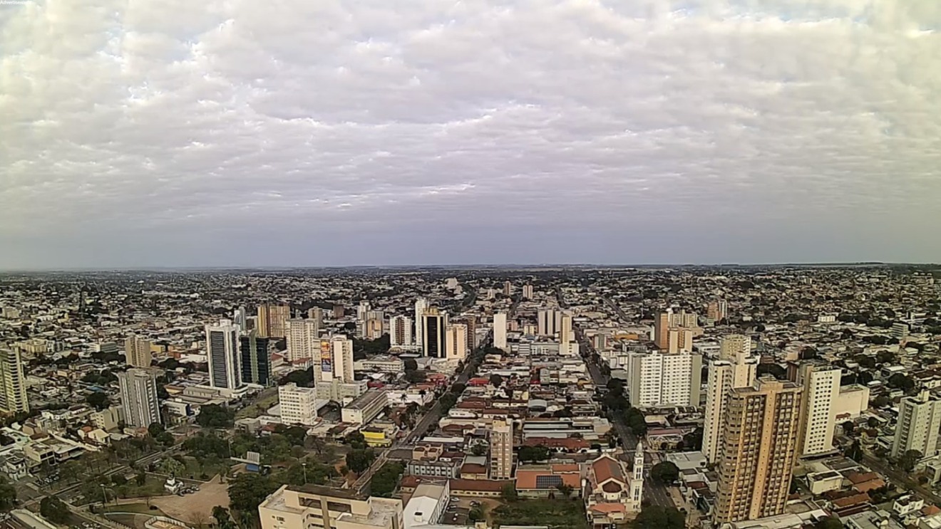 A partir de quarta-feira (12), o tempo começa a mudar com a chegada de uma nova frente fria, aliado ao intenso fluxo de calor e umidade que favorece a formação de nuvens e chuvas - Foto:Reprodução/Clima Ao Vivo