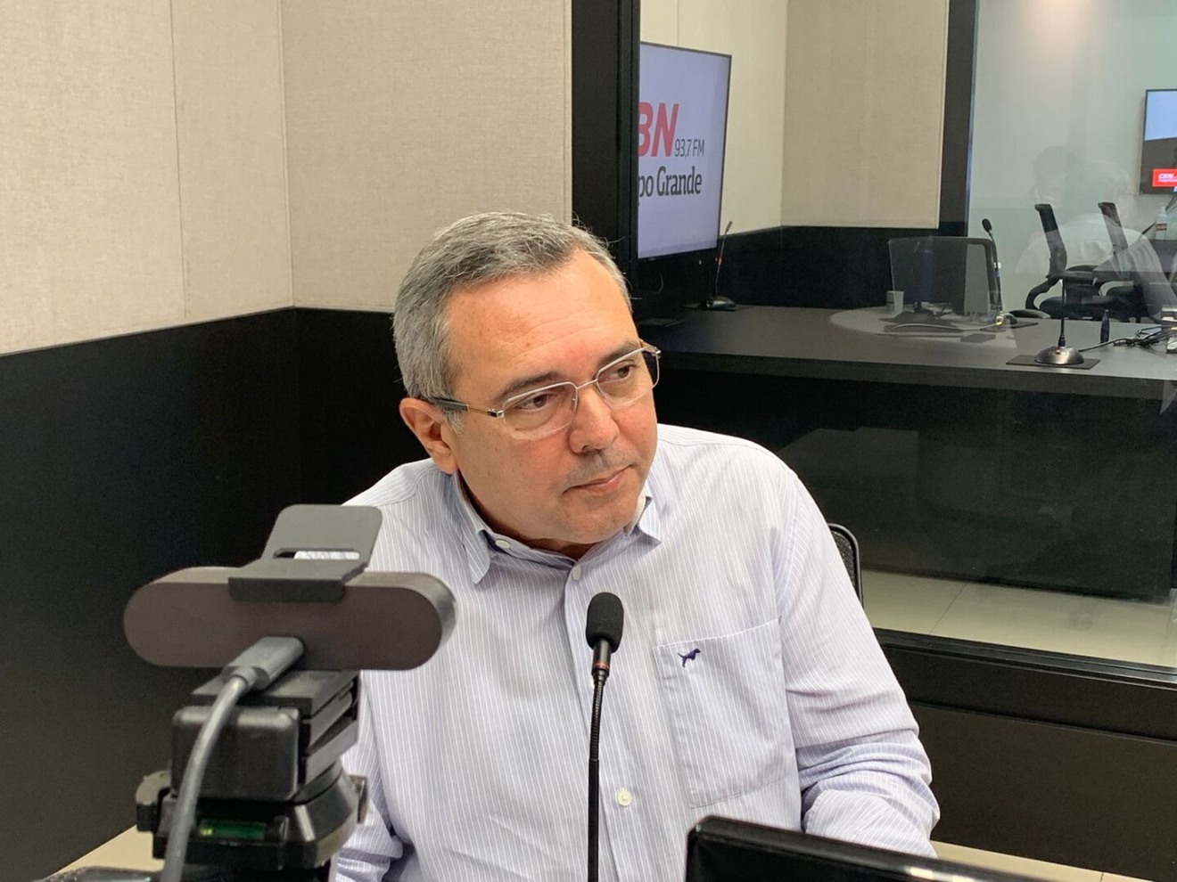 Edir Viégas destacou que na Capital a fila soma 6,7 mil pessoas à espera de cirurgias eletivas e exames - Foto: Duda Schindler/CBN-CG