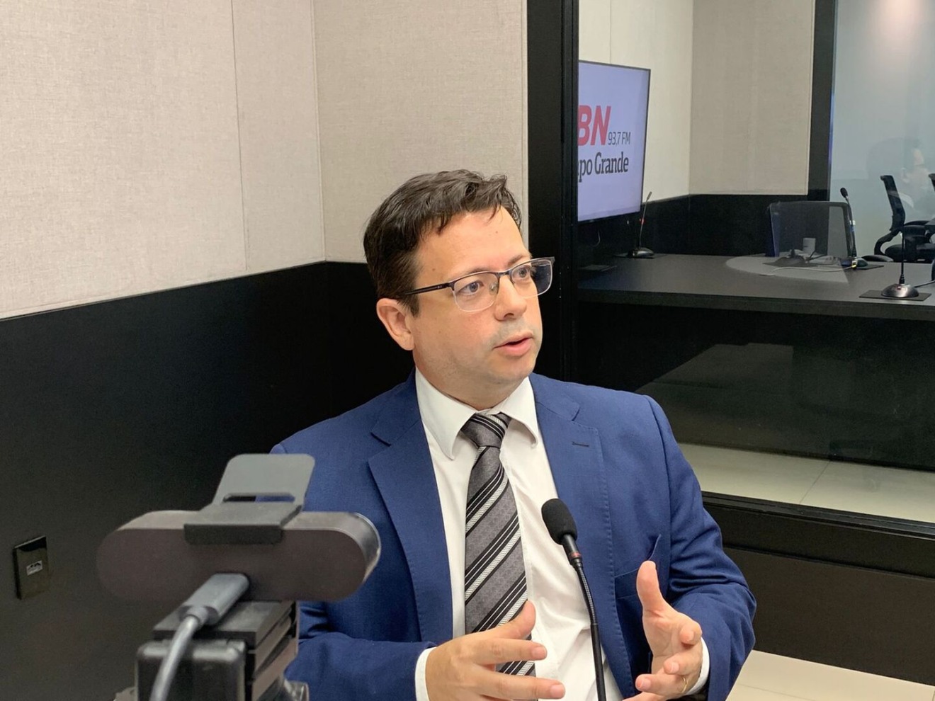 O promotor Luiz Antônio Almeida falou sobre a importância da medida - Foto: Duda Schindler/CBN-CG