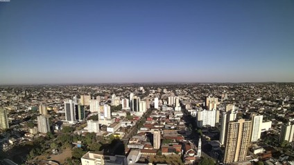 Devido ao tempo seco são recomendadas a ingestão de líquidos e evitar exposição ao sol por longos períodos - Foto:Reprodução Clima Ao Vivo