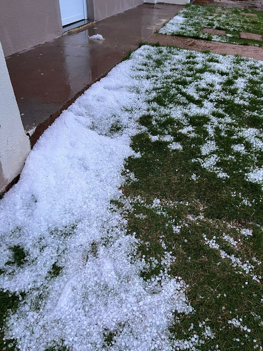 A forte chuva veio acompanhada por granizo, raio, trovoadas, nesta quinta-feira (31). - Israel Espíndola/JPNews