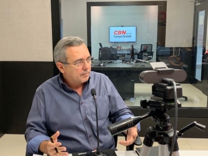 Edir Viégas, estúdio da rádio CBN Campo Grande - Foto: Duda Schindler/CBN-CG