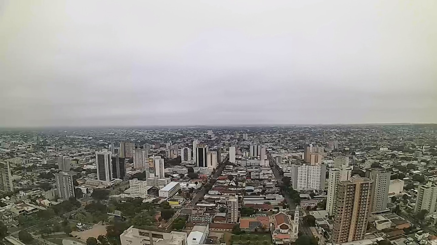 Os ventos atuam do quadrante sul, com velocidade média de até50 km/h e, pontualmente, podem ocorrer rajadas de vento acima de 50km/h - Foto:Reprodução/Clima Ao Vivo - Campo Grande