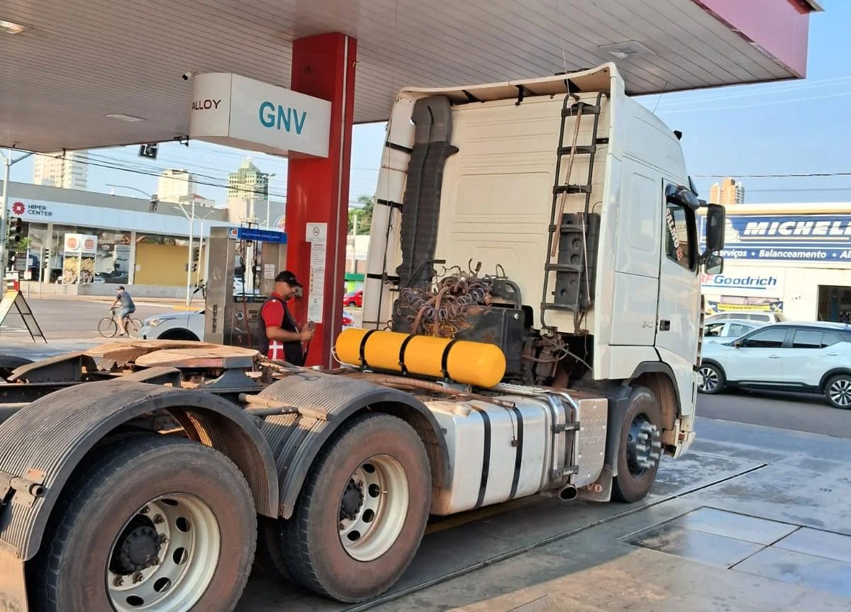 Primeiro caminhão pesado movido a GNV é convertido no estado - Foto: Divulgação/Semadesc