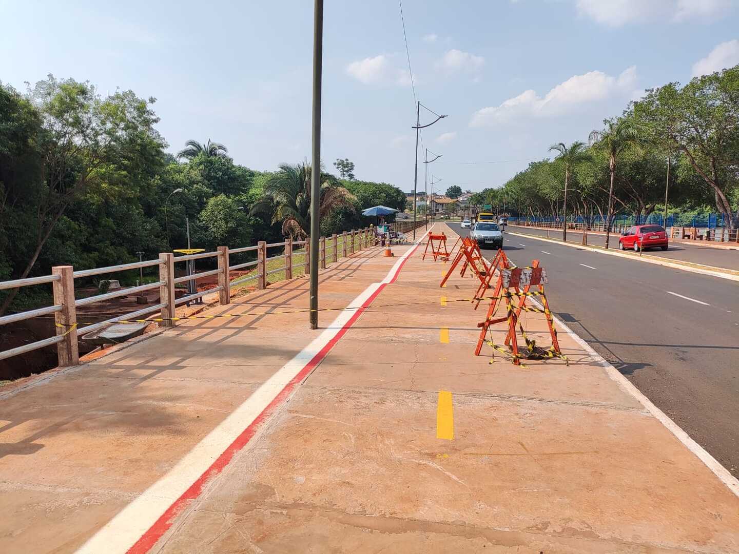 A obra de revitalização da Avenida Filinto Muller cedeu um mês após ser concluída e entregue pela Prefeitura Municipal de Campo Grande - Foto: Gerson Wassouf/CBN-CG