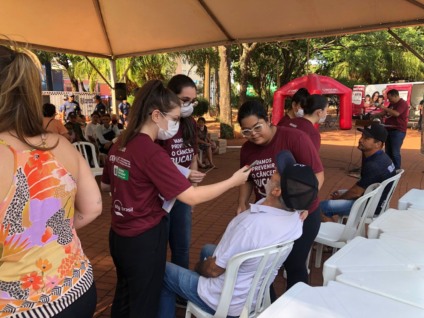 Entre os diversos fatores de risco presentes no câncer de boca, podemos citar o tabagismo como o principal fator. Estima-se que o risco de adoecer entre fumantes seja quase cinco vezes maior que entre não fumantes - Foto:Ana Krasnievicz/CBN-Campo Grande Entre os diversos fatores de risco presentes no câncer de boca, podemos citar o tabagismo como o principal fator. Estima-se que o risco de adoecer entre fumantes seja quase cinco vezes maior que entre não fumantes - Foto:Ana Krasnievicz/CBN-Campo Grande