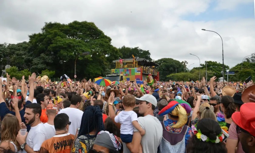 Feriados e pontos facultativos instituídos pelos municípios serão observados nas respectivas localidades.