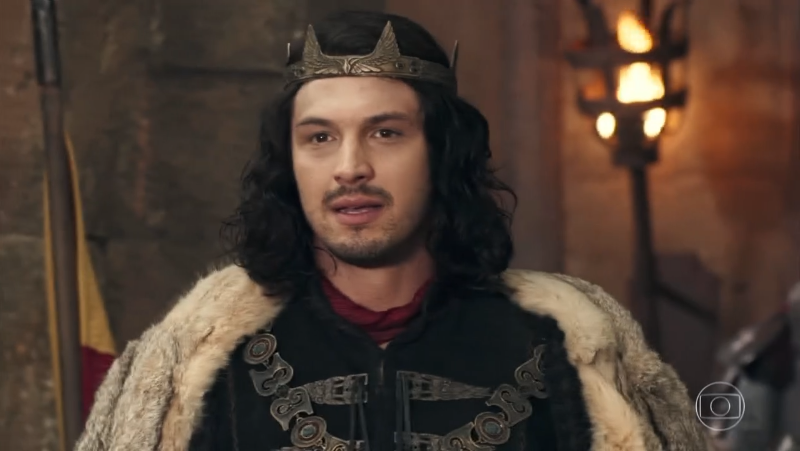 Afonso pede a Tiago que não conte a Amália sobre a declaração de amor que Catarina lhe fez. Virgílio