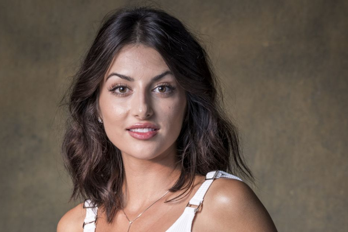 Camila hesita em aceitar a proposta de Paul. Missade repreende Laila por sua proximidade com Bruno.