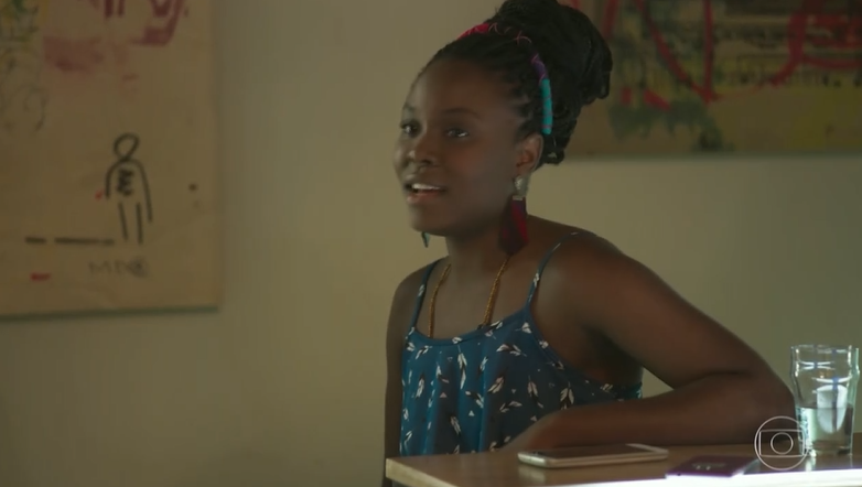 Talíssia conversa com Santiago e apoia o amigo. Jade e Pérola incentivam Michael a retomar as mensag
