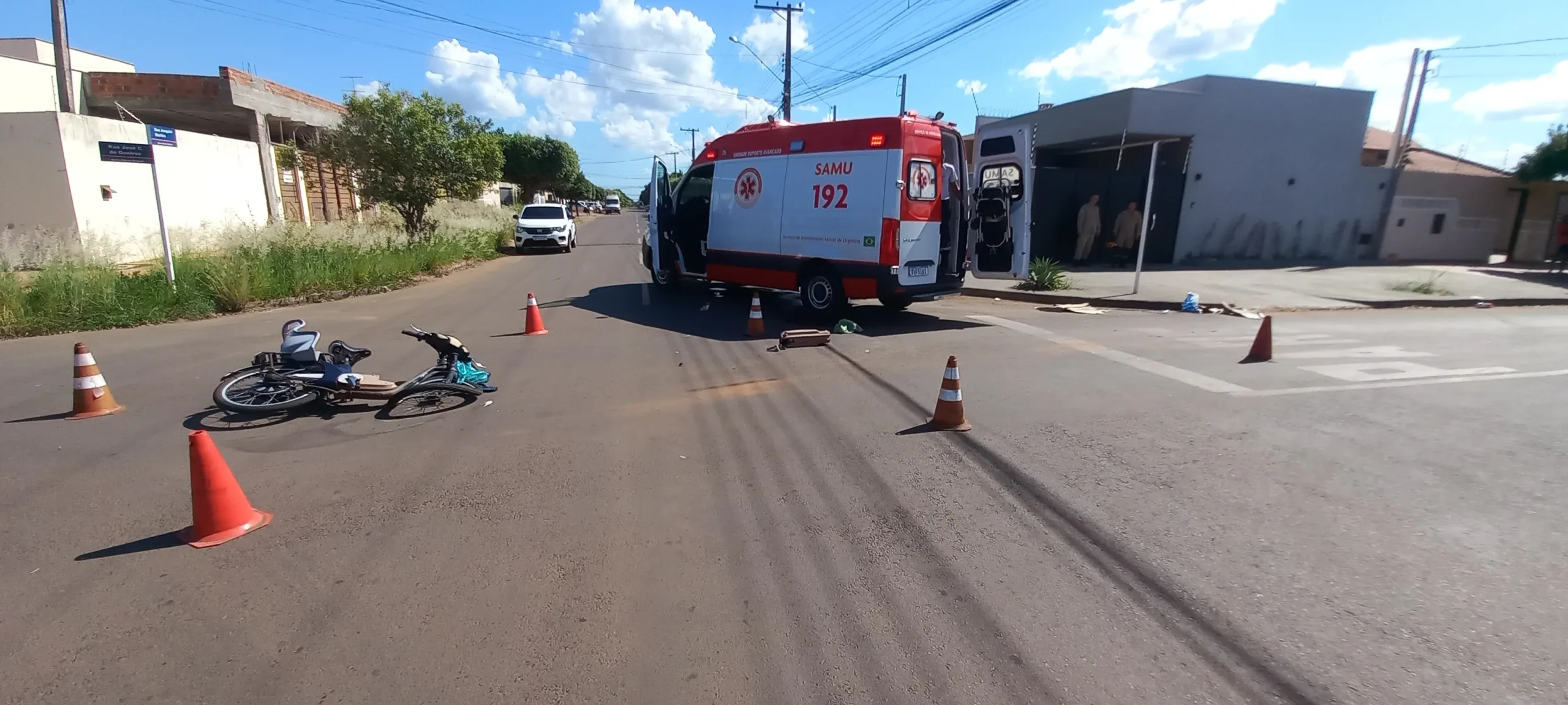 Um homem de 40 anos foi vítima do atropelamento, sendo resgatado pela equipe médica do Samu - Foto: Alfredo Neto/JPNews