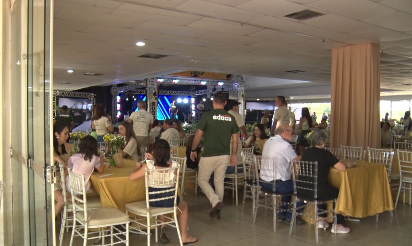 Em Três Lagoas, aconteceu a 6ª edição do 'Feijão Amigo' para arrecadar fundos que ajuda a manter o programa. - Foto: Reprodução/TVC