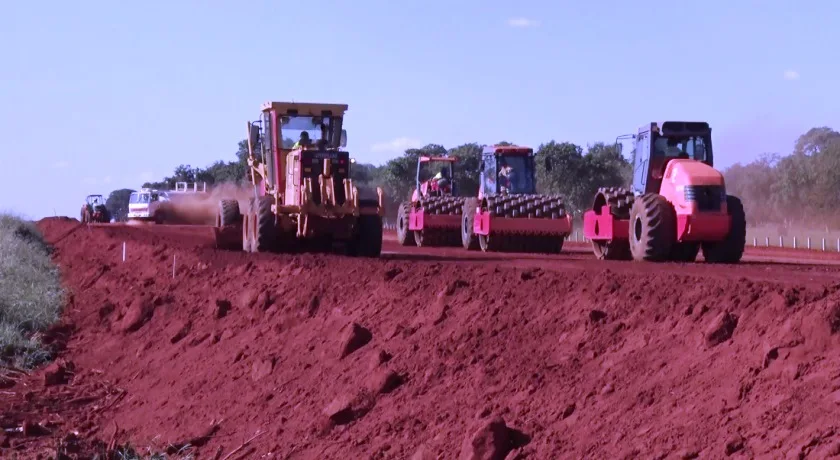 Contorno > traçado rodoviário vai ganhando forma na região Norte e trabalhadores constroem  viadutos - Max Silva/TVC